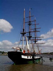 Famine Sailing Dunbrody famine ship-1-thestewartsinireland.ie