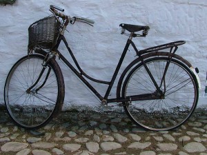 Old ladies bicycle-thestewartsinireland.ie